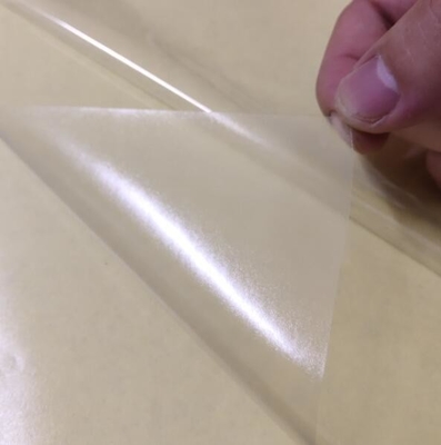 Résistant à haute température Adhésif à l'huile à double face Feuille de fond jaune Transparent PVC Film adhésif à double face