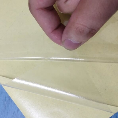 Résistant à haute température Adhésif à l'huile à double face Feuille de fond jaune Transparent PVC Film adhésif à double face