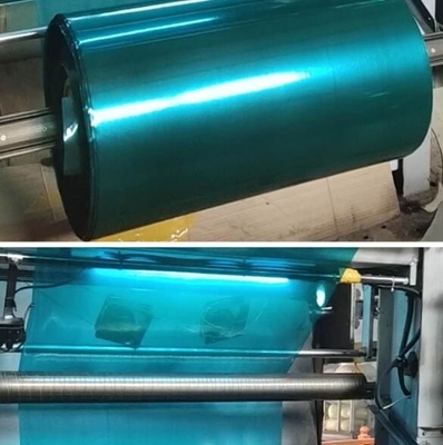 Impression d'emballages de bonbons transparents en PVC avec des couleurs irisées arc-en-ciel