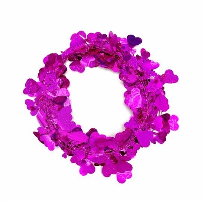 Des bandes de couleurs d'amour, des fleurs, une couronne de la Saint-Valentin, une couronne de fil d'amour.
