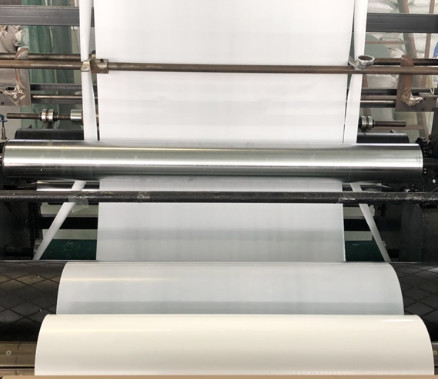 Couleur jaune PE rétrécissant par la chaleur / LLDPE film étirable pour emballage bouteille / emballage de boissons protecteur