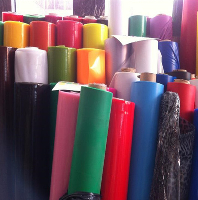 Films transparents en PVC, divers films en PVC pour emballage de sacs à main Films transparents pour emballage de vêtements neufs et anciens