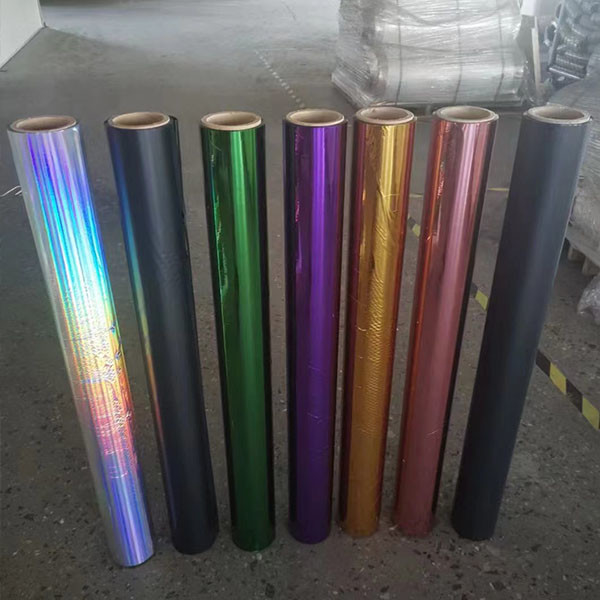 Couleur rouge film métallisé Mylar, argent or film métallisé pour animaux de compagnie 12mic pour les stratifiés dans le papier et les doublures de boîtes
