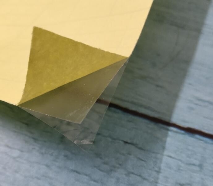 Résistant à haute température Adhésif à l'huile à double face Feuille de fond jaune Transparent PVC Film adhésif à double face